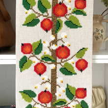 Load image into Gallery viewer, Æbletræ i korssting